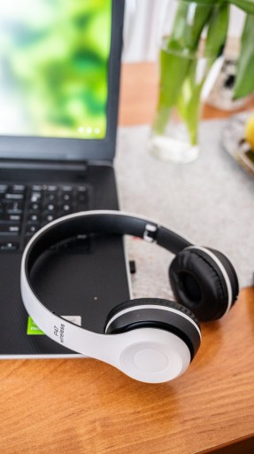 BEZDRÔTOVÉ SLÚCHADLÁ BLUETOOTH DO UŠÍ P47 MP3