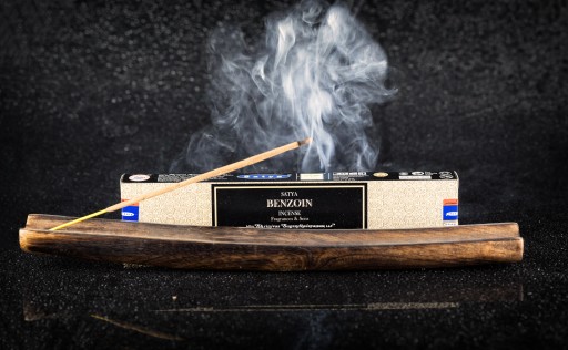 Vonné tyčinky NAG CHAMPA POLLEN SATYA benzoény