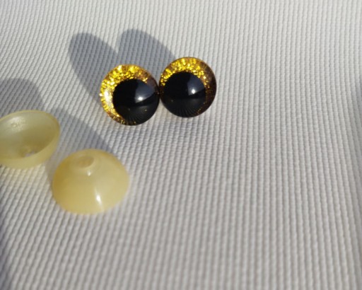 Očká na hračky maskota 25 mm pre makramé Golden Pair so svorkou