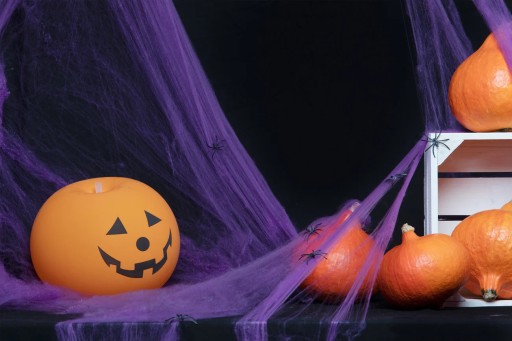 Fialová veľká halloweenska pavučina + 2 pavúky