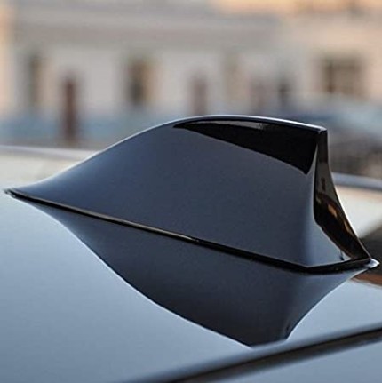 FM ANTÉNA SHARK FIN S ČIERNYM ZOSILŇOVAČOM