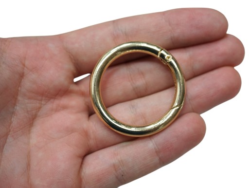 OTVÁRACÍ KRUHOVÝ SHAKEL NA TAŠKOVÉ PÁSKY 30MM 1KS