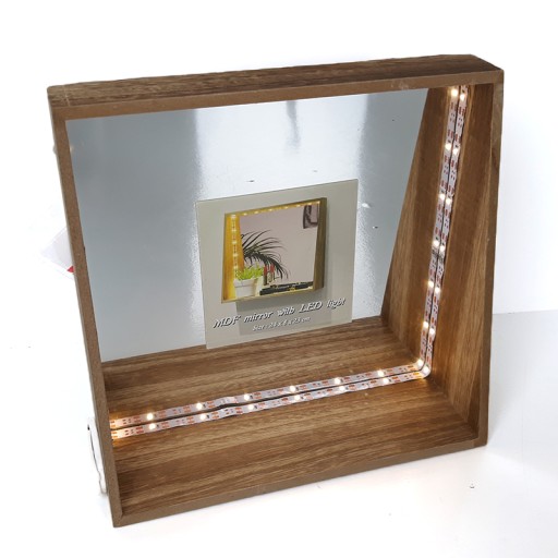 POLIČNÉ ZRKADLO box LED batérie 24x23x8cm