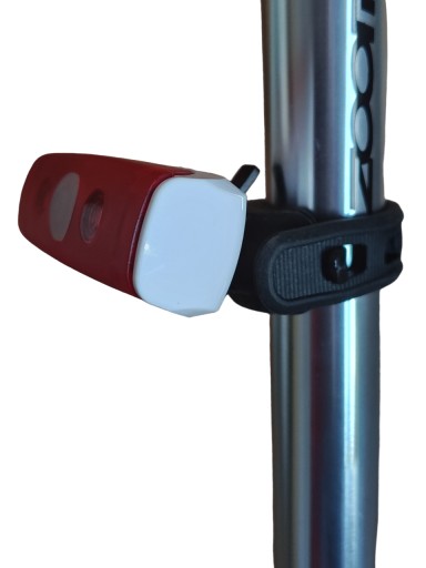BICYKEL ZADNÉ SVETLO 2 LED 2 FUNKCIE HORIZONTÁLNE/VERTIKÁLNE RÝCHLE DEMONTÁŽ