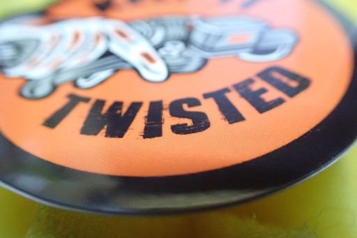 KEEP IT TWISTED NÁLEPKA HARLEY DAVIDSON 5,8 x 5,3 cm