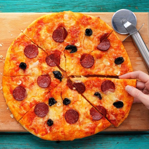 Nôž na krájanie pizze, nerez, ostrý, okrúhly vrúbkovaný krájač