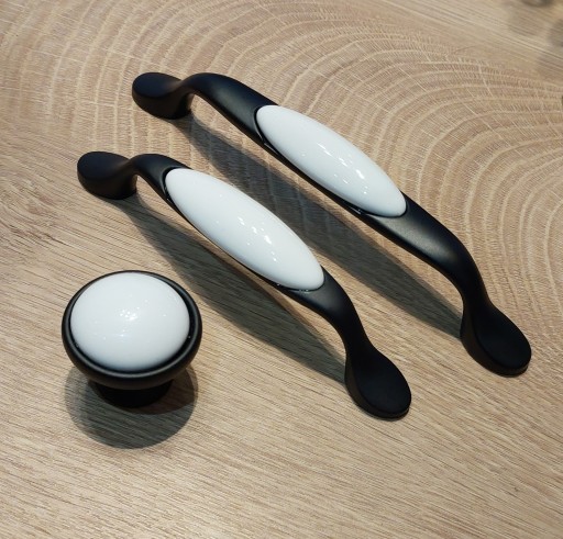 Nábytková úchytka matná čierna + biely porcelán L-96 rustikálny