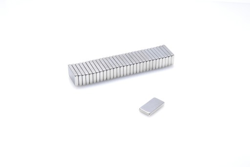 Neodymový tanierový magnet 13x7x2 N38 10 ks.