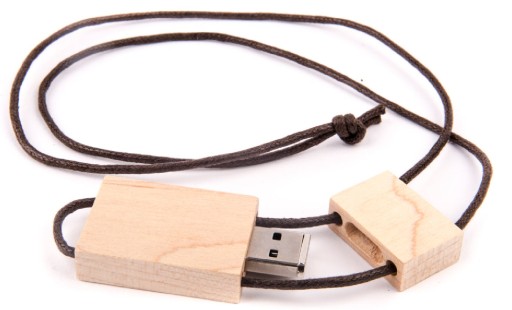 Drevený prívesok so šnúrkou 2 GB + gravírovanie