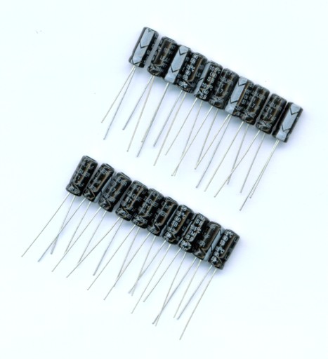 4,7uF 100V 4,7 µF 100V (20 KS) ELEKTROLYTICKÝ KONDENZÁTOR