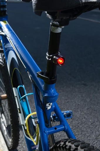 BIKE LAMPA PREDNÉ ZADNÉ SVETLO NA HLINÍKOVÉ RIADITEĽKY