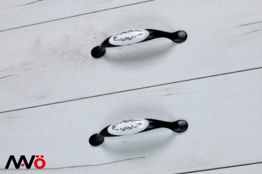 RETRO PORCELÁNOVÁ ÚCHYTKA NA NÁBYTOK S DEKOR ÚCHYTKA KUCHYNSKEJ SKRINÍK 96MM