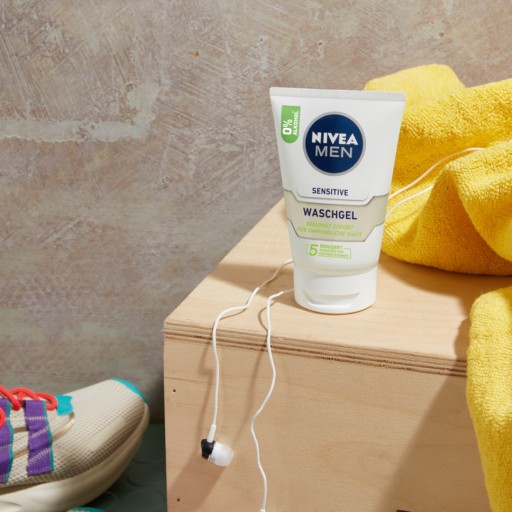 NIVEA MEN Sensitive čistiaci gél na tvár pre mužov 100 ml