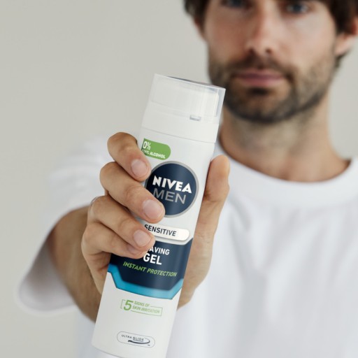 NIVEA Men Sensitive upokojujúci gél na holenie 200 ml