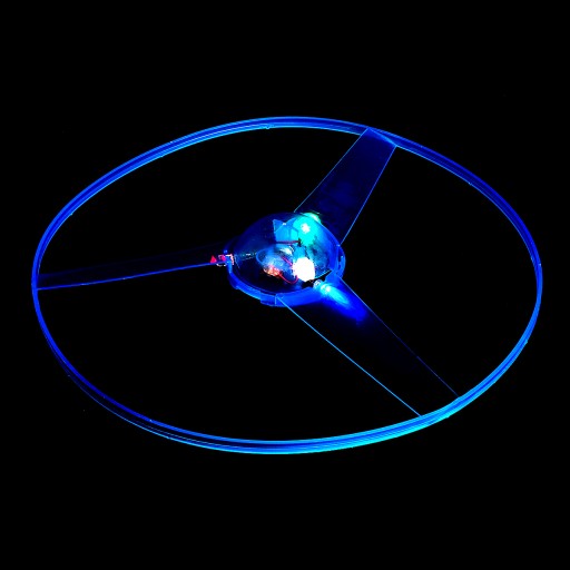 UFO bumerang, ktorý svieti a lieta na modro