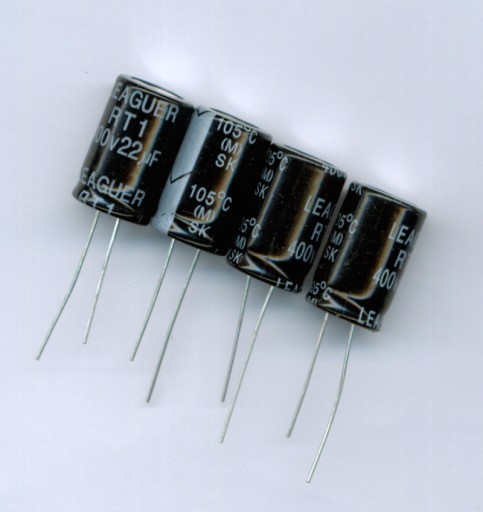 22uF 400V 22 µF 400 V LEAGUER (4 KS) ELEKTROLYTICKÝ KONDENZÁTOR