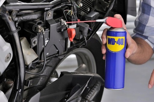 WD-40 MULTIFUNKČNÝ PRÍPRAVOK ODSTRAŇOVAČ HRDZE PRE TUKY Skrutiek S APLIKÁTOROM 250ML