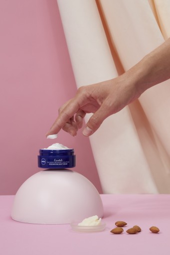 NIVEA 24H nočný krém pre suchú a citlivú pleť 50 ml