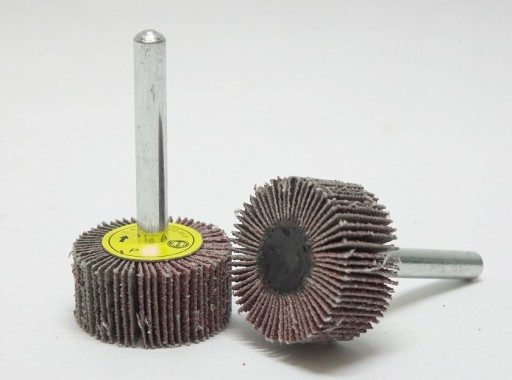Lamelové koliesko na stopke 20x20x6mm gr
