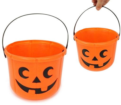 Halloweenska dekorácia vo vedierku na cukrovinky z tekvice