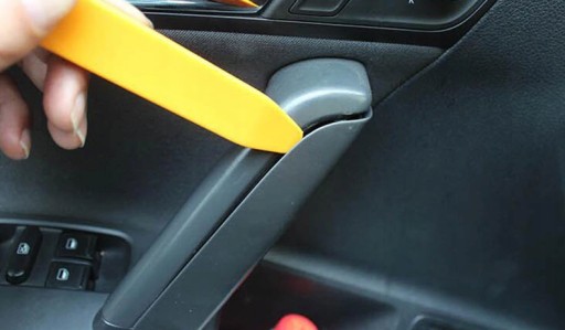 SŤAHOVAČE KĽÚČE SŤAHOVACIE NÁSTROJE PLAST ČALÚNENIE PLAST