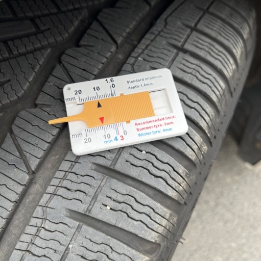 MERANIE MERANIE HĺBKOTESTER NA MERANIE VÝŠKY BEZÉNU PNEUMATÍK