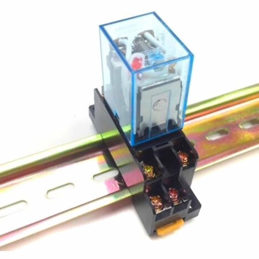 Stýkačové relé 230V AC 1x10A 2x5A so základňou
