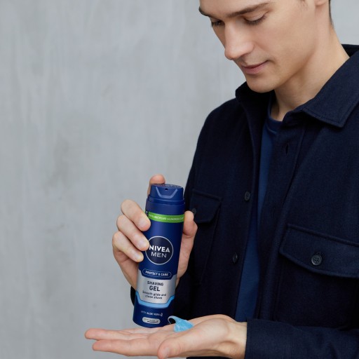 NIVEA MEN PROTECT&CARE Hydratačný gél na holenie pre mužov 200 ml