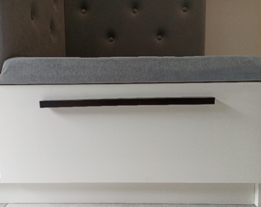 OKENNÁ NÁBYTKOVÁ KĽÚČKA L DUB DUB L-256MM ČIERNA VÝPREDAJ