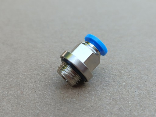 Priamy zásuvný pneumatický konektor fi 4mm závit 1/8