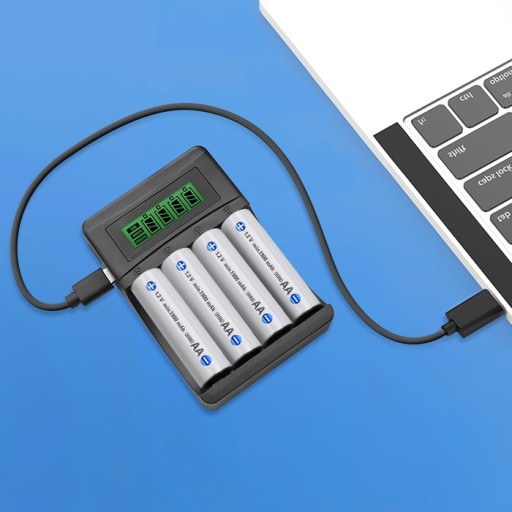 Univerzálna nabíjačka pre Ni-MH prstové batérie typu R03 AAA R6 AA LCD