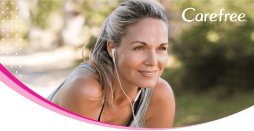 CAREFREE Plus Veľké hygienické vložky Light Scent 64 ks