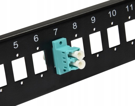 HLAVOVÝ KONEKTOR ADAPTÉRA OPTICKÉ VLÁKNA MULTIMODE MM LC DUPLEX OM3