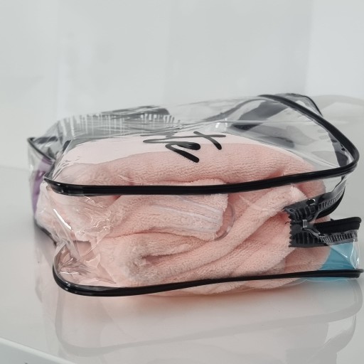 TRANSPARENTNÁ, KAPACITNÁ, VODEODOLNÁ PVC KOZMETICKÁ TAŠKA