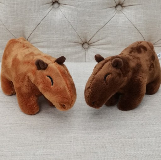 MASKOT PLYŠOVÁ HRAČKA KAPYBARA TMAVOHNEDÁ 20cm