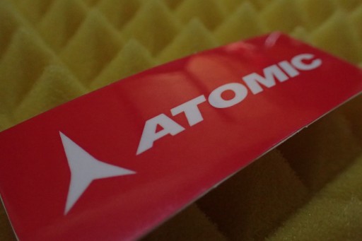 NÁLEPKA ATOMIC STICKER 7,6 x 3 cm
