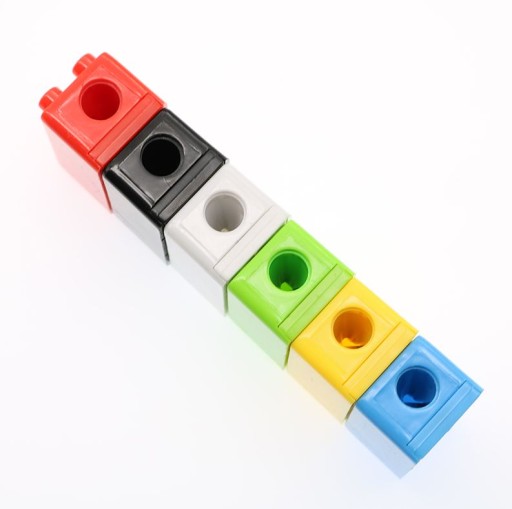 Brúska na kocky Lego, farebná škola