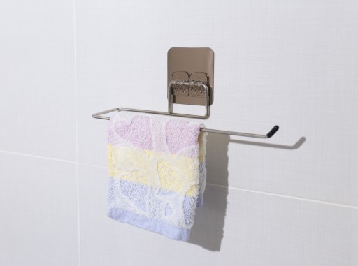 STRIEBORNÝ OCELOVÝ DRŽIAK NA UTERÁKY Kuchynský papier