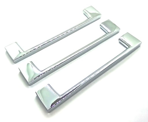 KĽÚČKA NA MODERNÝ NÁBYTOK L-96MM CHROME TECHNO