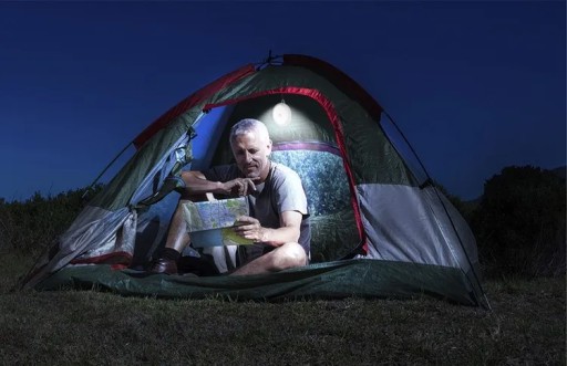 Nočná lampa LED žiarovka s pohybovým senzorom, lampa na batérie
