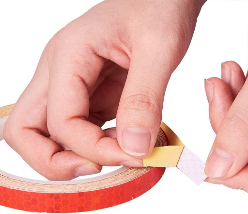 REFLEXNÉ NÁLEPKY ROLL TAPE 8m x 1cm samolepka a reflexné ladenie