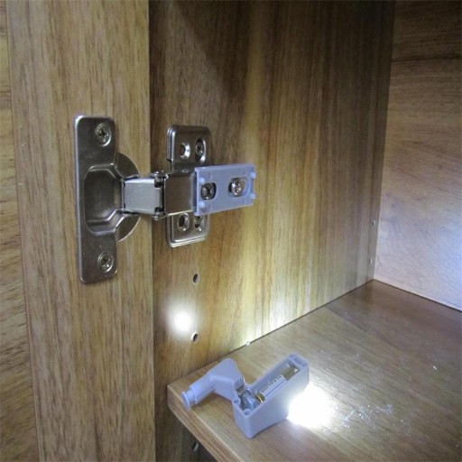 Svietidlo do skrine, záves dverí šatníka, 3LED, 1 ks