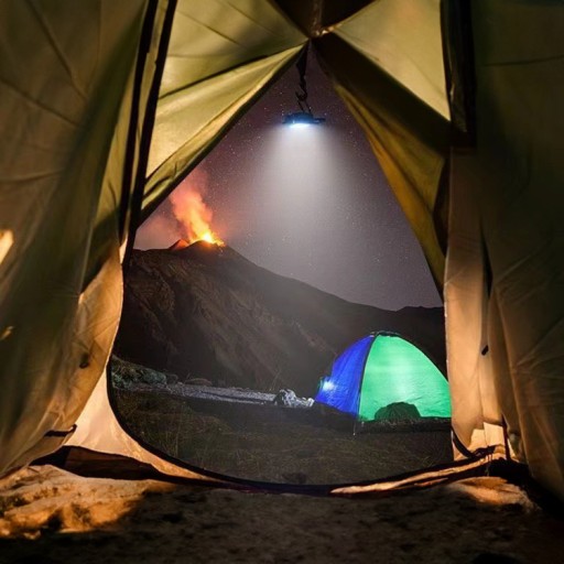 VÝKONNÁ MINI LED VRECKOVÁ LAMPA + DRŽIAK NA NOŽNIČKU S MAGNETOVÝM OTVÁRAČOM KĽÚČOV
