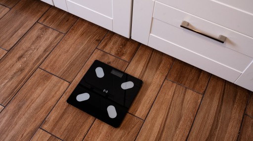 BLUETOOTH KÚPEĽŇOVÁ VÁHA INTELIGENTNÁ ANALYTICKÁ