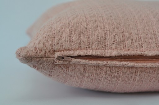 Ručne vyrobená bavlnená obliečka na vankúš boho vrkoč rybia kosť Greta 40x40 púdrovo ružová