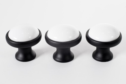 ÚCHYTKA NA NÁBYTOK okrúhly ČIERNY MATNÝ GOMBÍK BIELY PORCELÁN