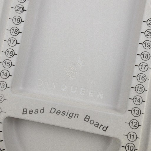 DIYQueen Design podnos na výrobu korálkových náhrdelníkov