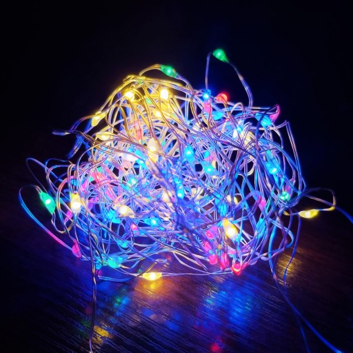VIANOČNÝ STROMČEK DRÔTOVÉ SVETLÁ 100LED VNÚTORNÉ BATÉRIE VIANOČNÉ SVETLÁ