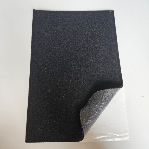PODLOŽKA ČIERNA PLSTENÁ 9MM SAMOLEPIACA POD NÁBYTOK FORMÁT 20X30CM