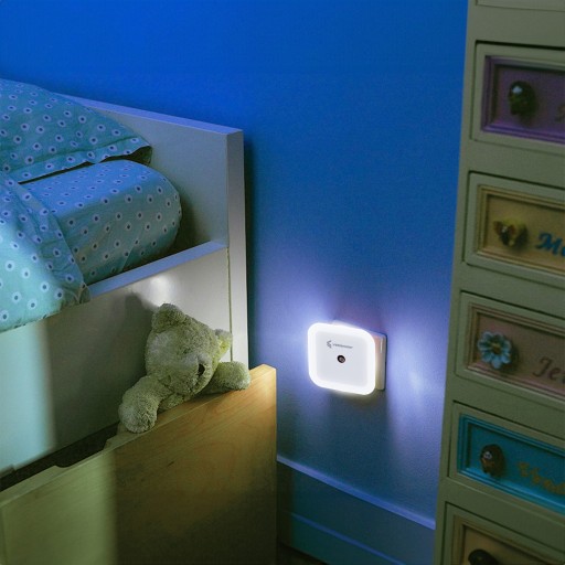LED NOČNÁ KONTAKTNÁ LAMPA SNÍMAČ SÚMRAK DO DETSKEJ IZBY 1W
